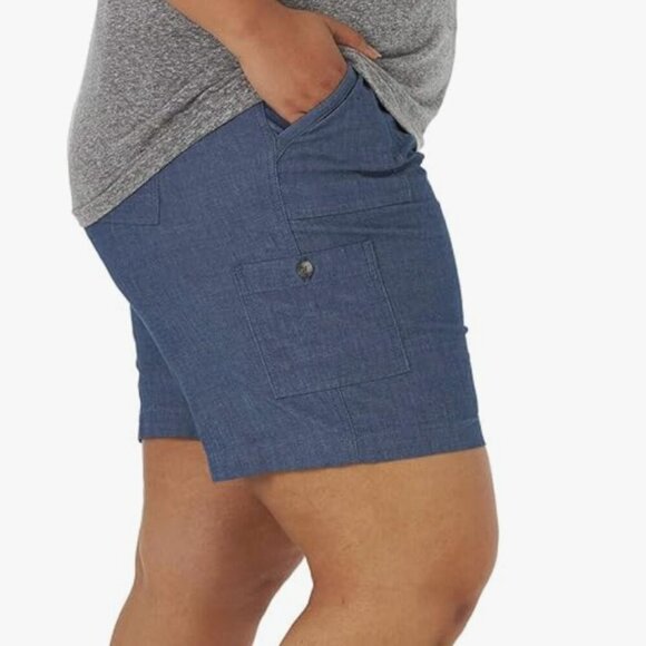 NWT Lee Women's Plus Size Flex-to-go 9" Cargo Bermuda Short, chambray, 24W - Picture 3 of 4